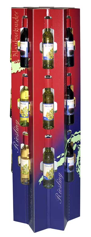 WorldStar "Beverages" für "Wine-Star". SCA Packaging verhilft Weinen zu einem Starauftritt. Das sternförmige Display setzt Weinflaschen ungewöhnlich in Szene und fällt damit ins Auge. Aufgrund der stabilen Konstruktion kann das Display mehrfach neu bestückt werden.