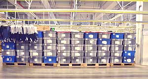 Mit den langlebigen Mehrwegverpackungen aus Kunststoff verringert Peek & Cloppenburg im Vergleich zu den zuvor genutzten Kartonagen den anfallenden Verpackungsmüll.