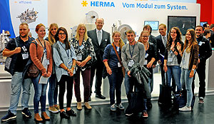 Hatten auf dem Fachpack-Stand von HERMA jede Menge Fragen – zu Technik, Produkten und Märkten genauso wie zu konkreten Karriere-Chancen: Eine Studenten- und Absolventengruppe der Hochschule der Medien, Stuttgart.