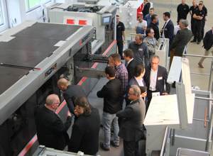 Das Thema Rüstzeitverkürzung beim Stanzen und Faltschachtelkleben zog während der drei FALTSCHACHTELTAGE 2015 knapp 100 Besucher in das BOBST Competence Center nach Meerbusch.