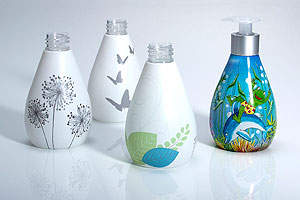 Frosch mit frühlingshafter Designlinie für Pflegeprodukte.