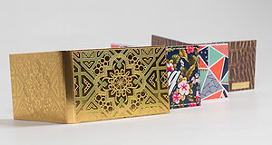 Studentenprojekt zum Thema Heißfolienprägung: die schmalen Visitenkarten-Boxen basierend auf Algro Design Card von Sappi wurden aufwändig veredelt.