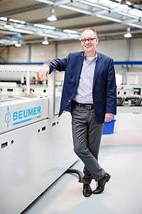 Dr. Christoph Beumer ist geschäftsführender Gesellschafter und
Vorsitzender der Geschäftsführung der BEUMER Group mit Hauptsitz in
Beckum. Er leitet das Familienunternehmen in der dritten Generation.