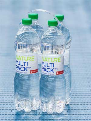 Für Aufsehen sorgte die Technik hinter dem innovativen und bereits mehrfach ausgezeichneten Nature MultiPack™ Powered by KHS. Behälter wie PET-Flaschen und Dosen werden dabei mittels Klebepunkten ganz ohne Folie zu einem Gebinde verbunden. Die Anlagentechnik dazu entsteht in Kleve.