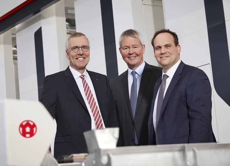 v.l.n.r.: Dr. Jürgen Vutz, CEO von W&H, Peter Steinbeck  und Dr. Falco Paepenmüller