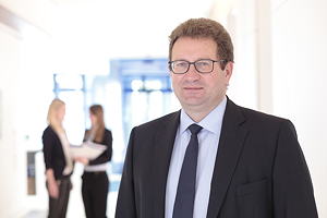 Mathias Schliep kündigt als Vorsitzender der Geschäftsführung  der Thimm Gruppe nach der Übernahme von United Packaging SA durch TOP Packaging eine Standorterweiterung in dem polnischen Werk an.
